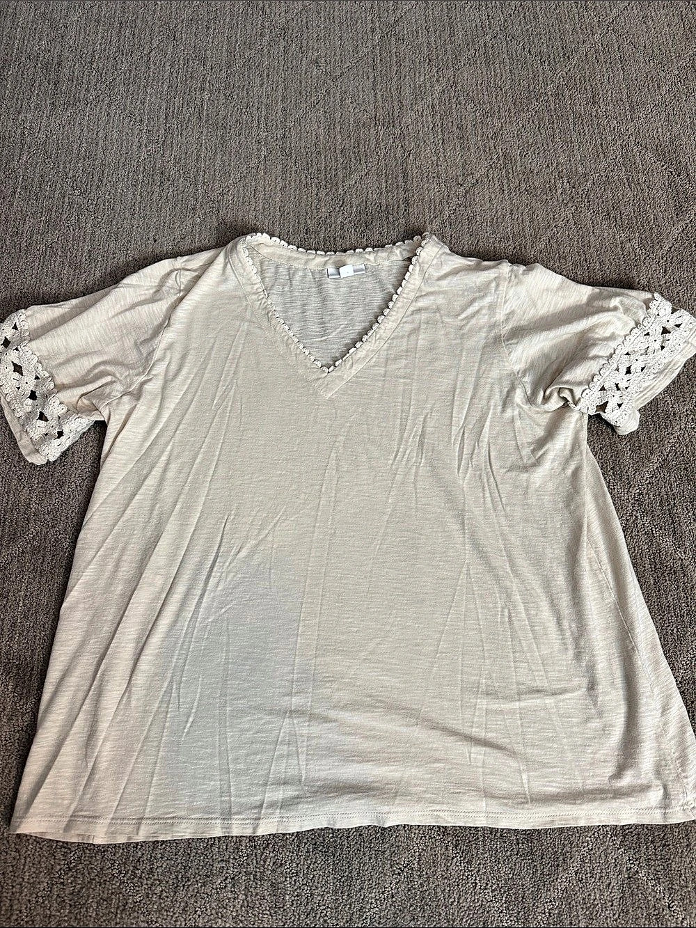 J.Jill CROCHET-TRIM V-NECK TOP
COLOR: BARLEY like new sz L